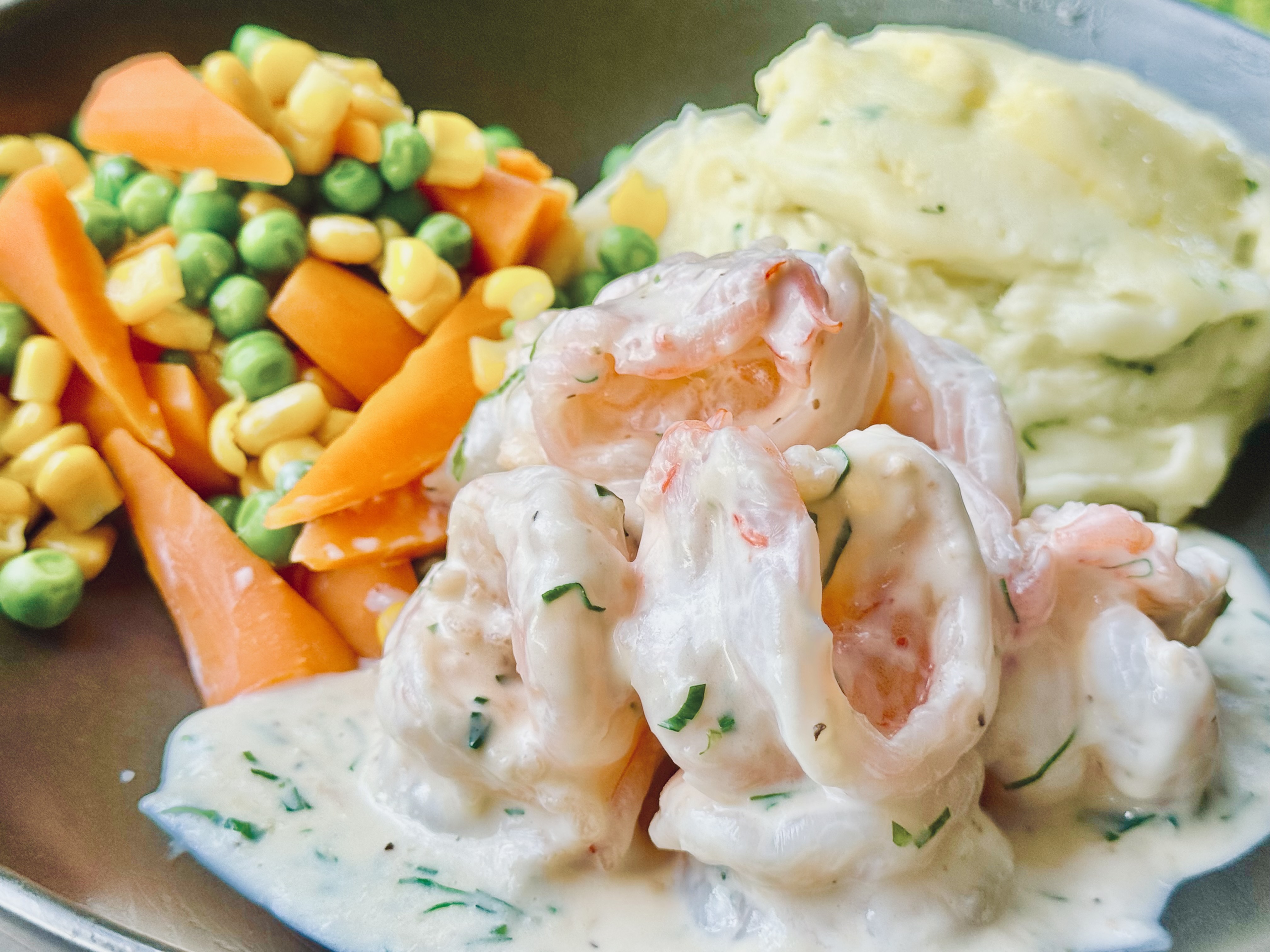 Creamy garlic prawns